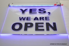 LED Gravur Leuchtschild - Werbeschild YES, WE ARE OPEN