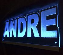LED Namensschild Andre graviert mit indirekter Beleuchtung