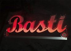 LED Namensschild Basti graviert mit indirekter Beleuchtung