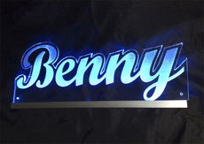LED Namensschild Benny graviert mit indirekter Beleuchtung
