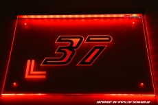 Typ7 Hausnummer beleuchtet mit LED beleuchtung und gravur im SW-Modern-Design