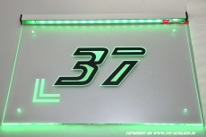 Typ7 Hausnummer beleuchtet mit LED beleuchtung und gravur im SW-Modern-Design