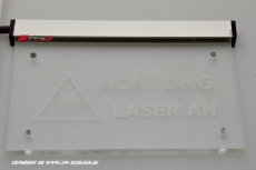 LED graviertes Hinweisschild ACHTUNG LASER AN + Piktogramm mit indirekter LED Beleuchtung