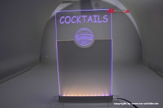 Individuell gestaltbarer Thekenaufsteller COCKTAILS + Ihr Logo mit indirekter Bi-Color LED Beleuchtung + Stift
