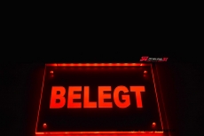 LED Hinweis Signal-Schild FREI / BELEGT graviert mit indirekter LED Beleuchtung
