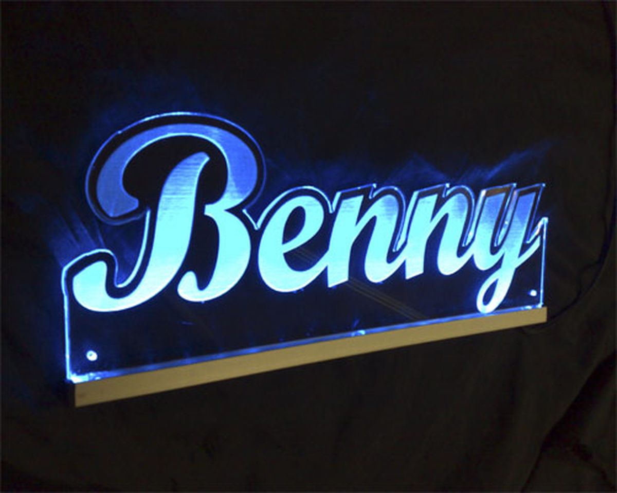 LED Namensschild Benny graviert mit indirekter LED Beleuchtung